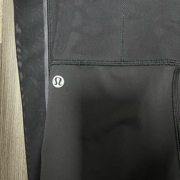 Lululemon high rise mesh design leggings / black / Size 2 - Picture 9 of 13